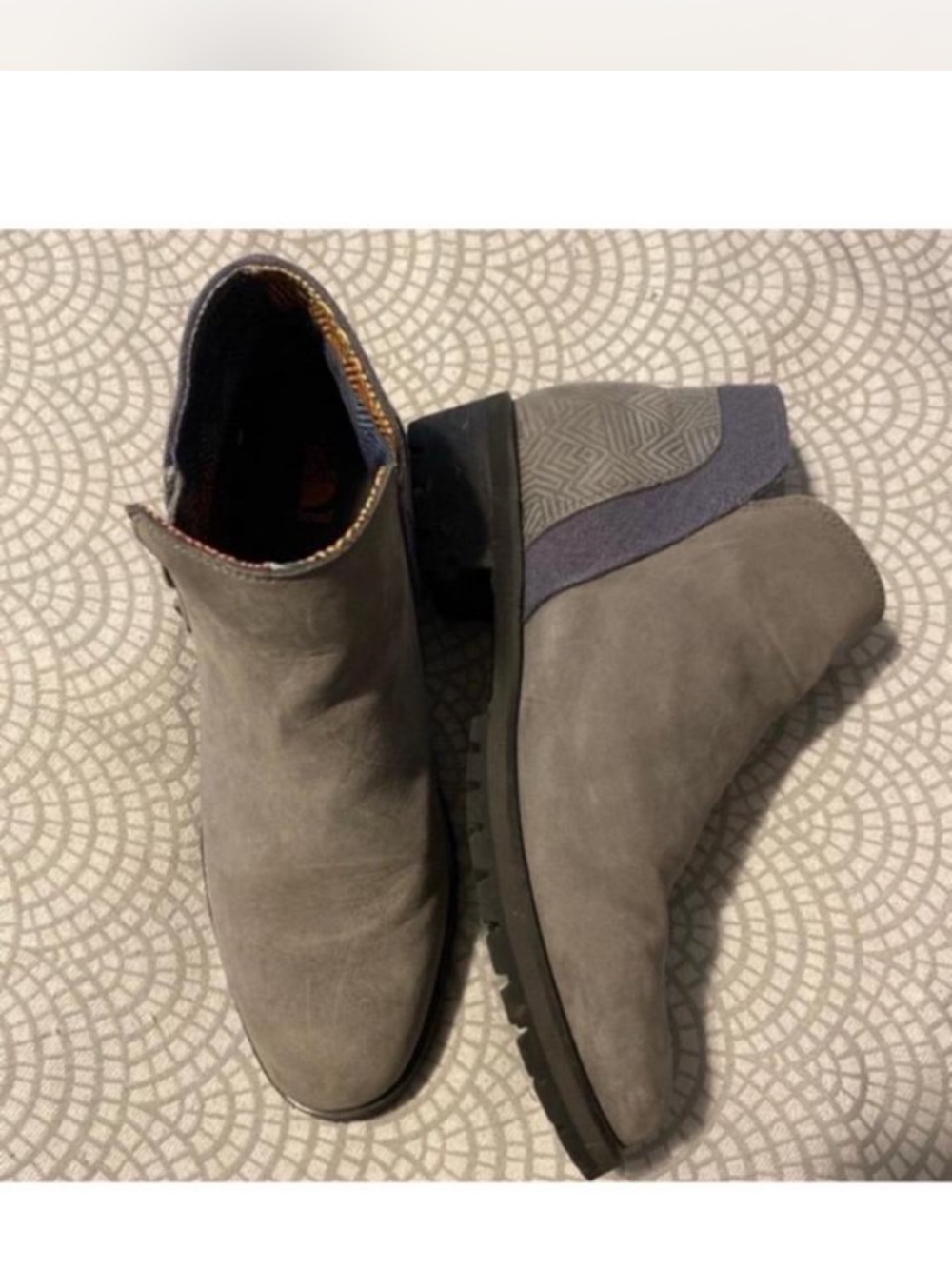 The North Face Women's Gray Suede Ankle Booties with Gray Trim Sz 9